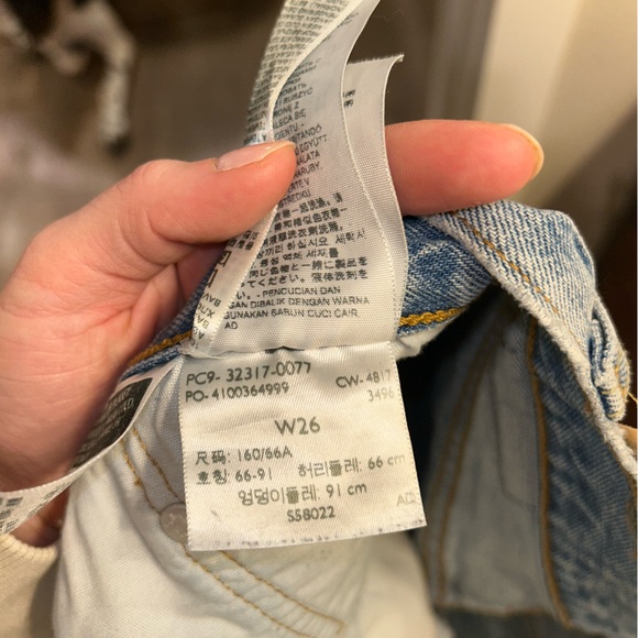 Levi cut off shorts - Picture 2 of 3